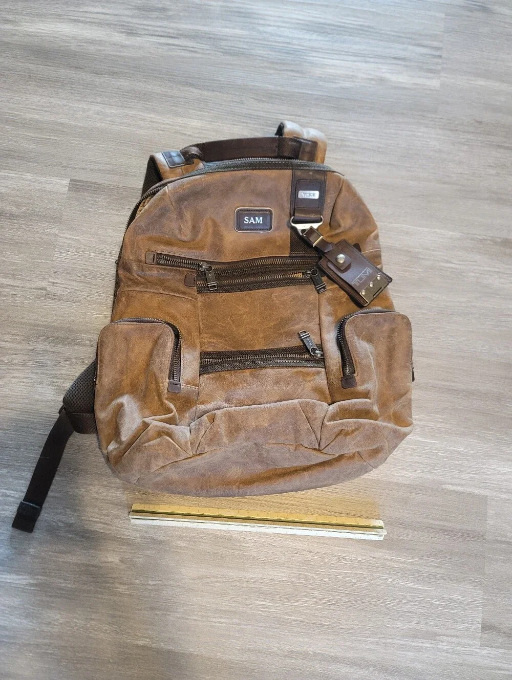 Tumi Premium, 100% full-grain leather TUMI Alpha Bravo 